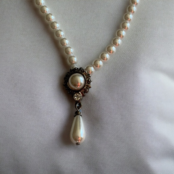 Elegant Vintage Pearl Necklace with Pendant - Picture 1 of 3